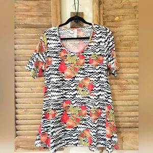 Lularoe Perfect T size M